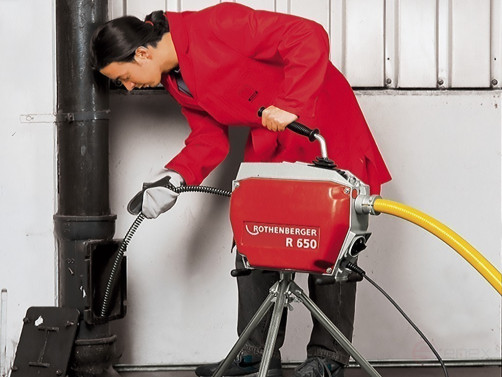 Electromechanical cleaning machine R 650 complete with vibration dampening hose