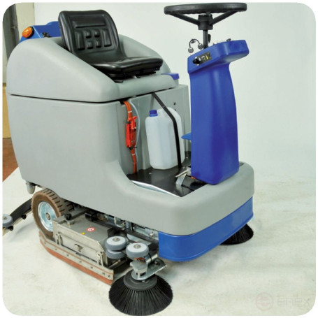 Поломоечная аккумуляторная машина с местом оператора SMILE 80M, c АКБ Литий