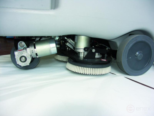 Поломоечная аккумуляторная машина с местом оператора ECOSMILE 85, без АКБ