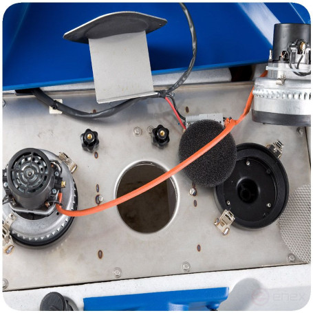 Battery cleaning machine with operator