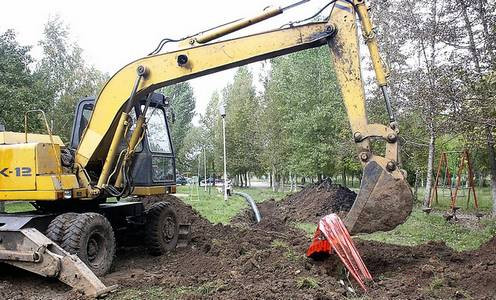 Лента сигнальная "Электро" ЛСЭ 600 с логотипом "Осторожно кабель" ширина 600мм, толщина 200мкм, длина 100м цвет красный МАЛИЕН