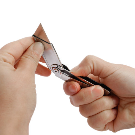 Universal Folding Steel Knife with interchangeable Blades WP211001 WORKPRO