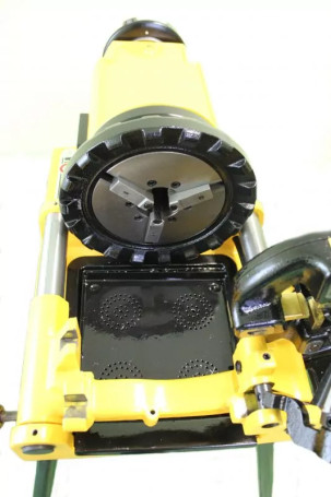 SQ50E threading machine (1/2"-2") with a set of knives