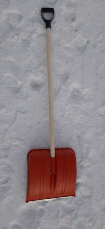 Лопата снеговая "Снежок" Цветная в сборе с дер чер и V-образной ручкой, 380х365мм