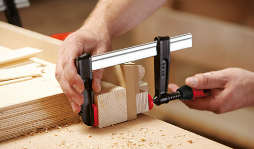 TPN20BE-2K Струбцина из ковкого чугуна 200/100, усилие: 5.5 кН, с 2-компонентной рукояткой, полая рейка