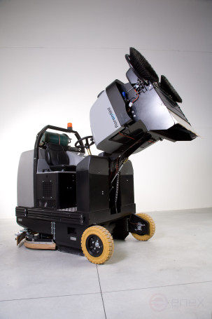 Подметально-поломоечная машина с местом оператора с дизельным двигателем I 115 SSDB