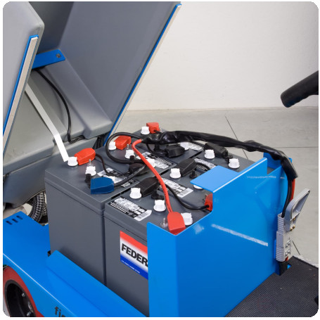 Поломоечная аккумуляторная машина с местом оператора UNICA 100, без АКБ