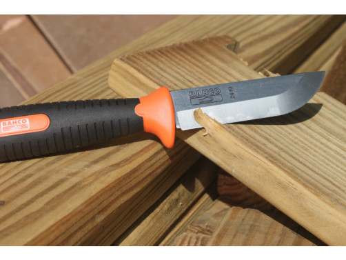 Подрубной нож с изогнутым лезвием и прорезиненной ручкой 25x103 мм, розничная упаковка