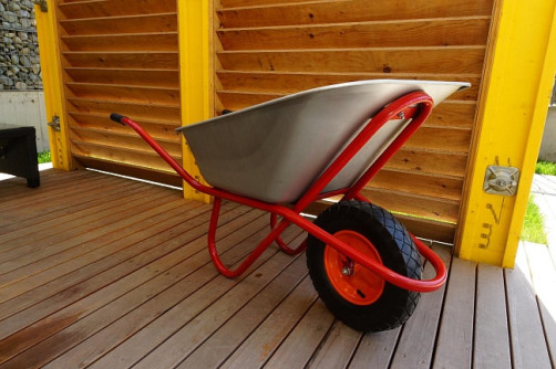 Industrialist 1-wheeled galvanized wheelbarrow, 110 liters (pneumatic wheel)