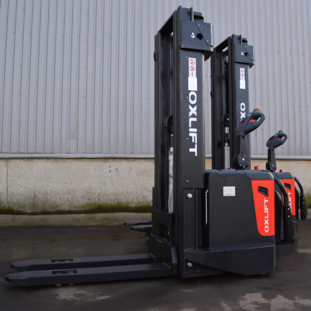 Self-propelled stacker with operator platform OXLIFT Premium PS 1536 1500 kg 3.6 m