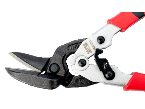 Scissors for cutting with a multi-stage lever