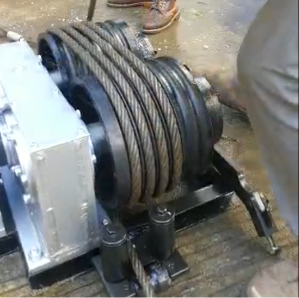 Autonomous traction winch LTA-5-2 with two capstans, petrol-powered Honda GX390, 5000 kg MALIEN