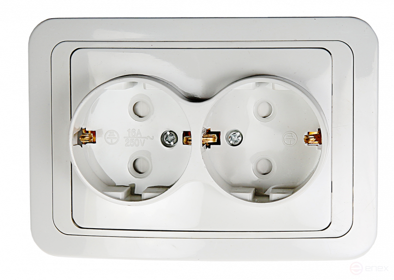 Розетка двойная с заземлением со шторкой CLASSICO белая 2128x IN HOME