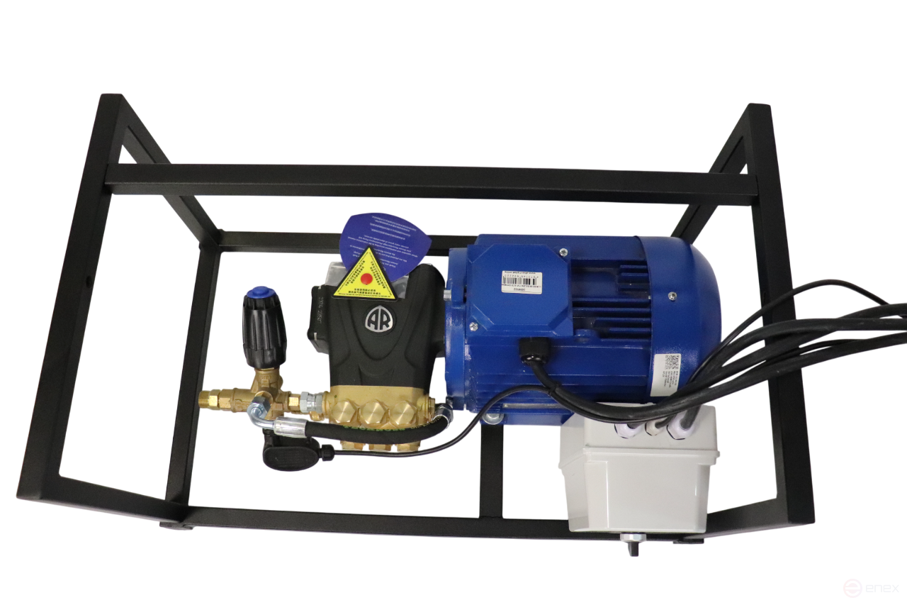 ACG AVD LUXOR RR 90.250 TST is a stationary high-pressure device on a frame