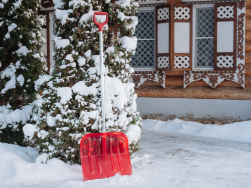 Лопата снеговая поликарбонатная, красный цвет