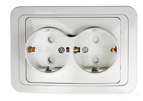 Розетка двойная с заземлением со шторкой CLASSICO белая 2128x IN HOME