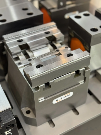 Pneumatic self-centering vise TSP-M (upgraded)