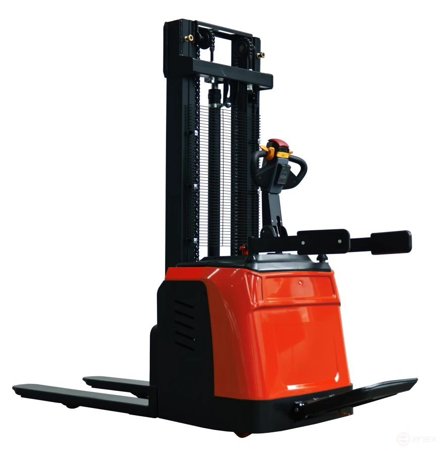 Self-propelled stacker with operator platform Shtapler QDR 1630 (L150)